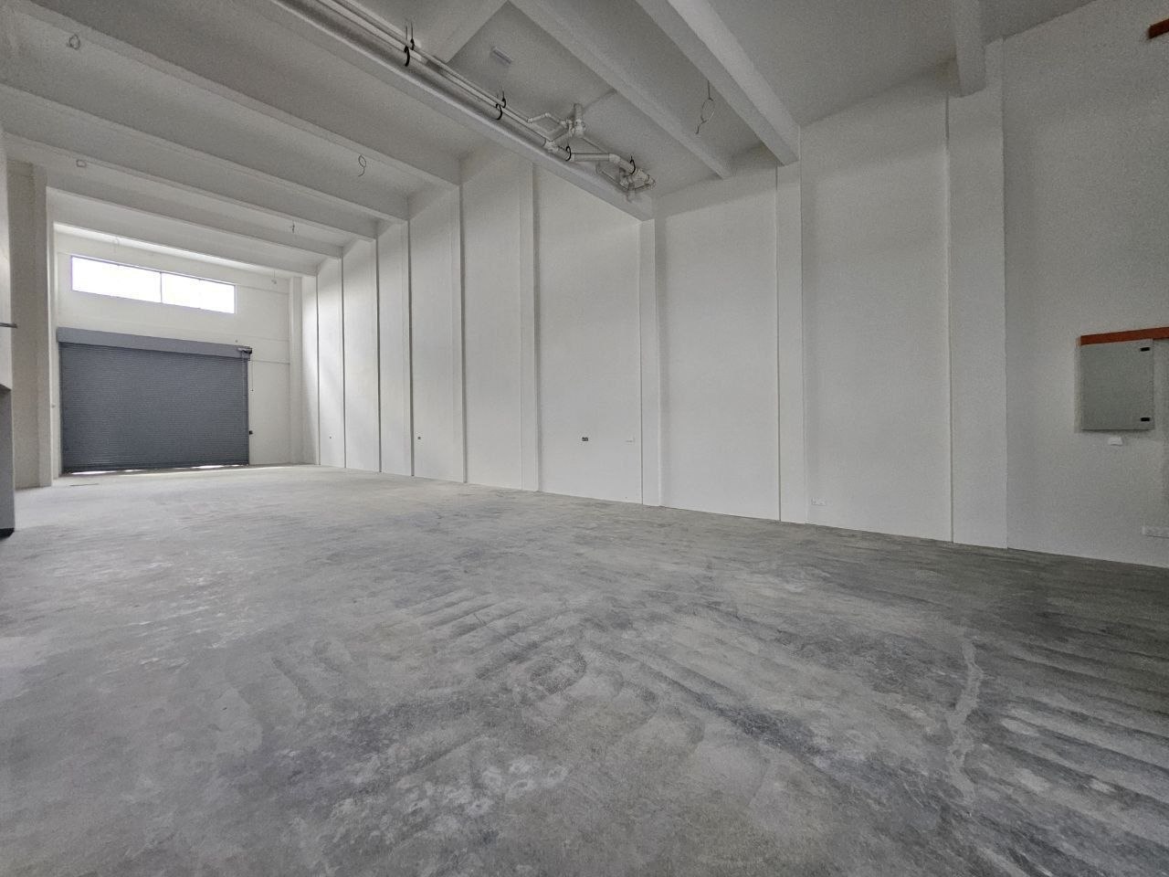 End Lot 2.5 Storey Superlink Factory For Rent – Meru